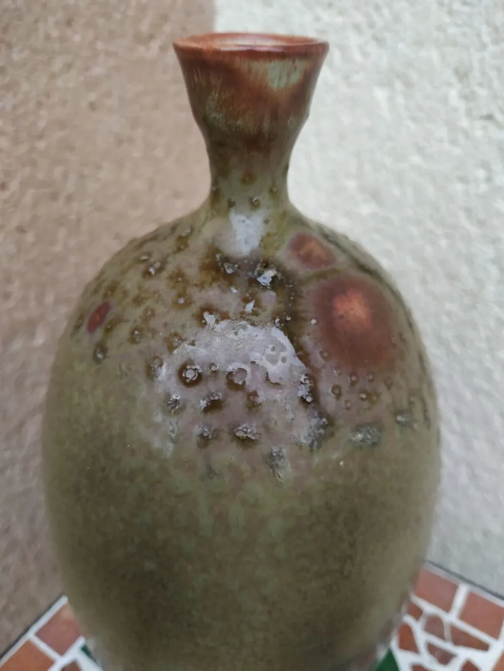 Bouteille design en grès émaillé dans le goût de Suzanne ramie