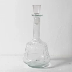 Bouteille de vin en verre pressé clair avec motif floral et bouchon / Italie / 1930