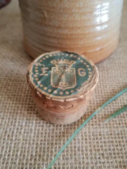 Bouteille en grès avec son bouchon en liège - vintage
