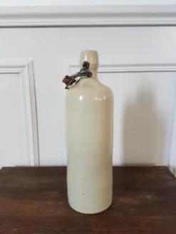 Bouteille en grès beige