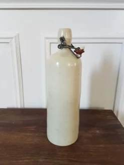 Bouteille en grès beige