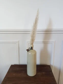 Bouteille en grès beige