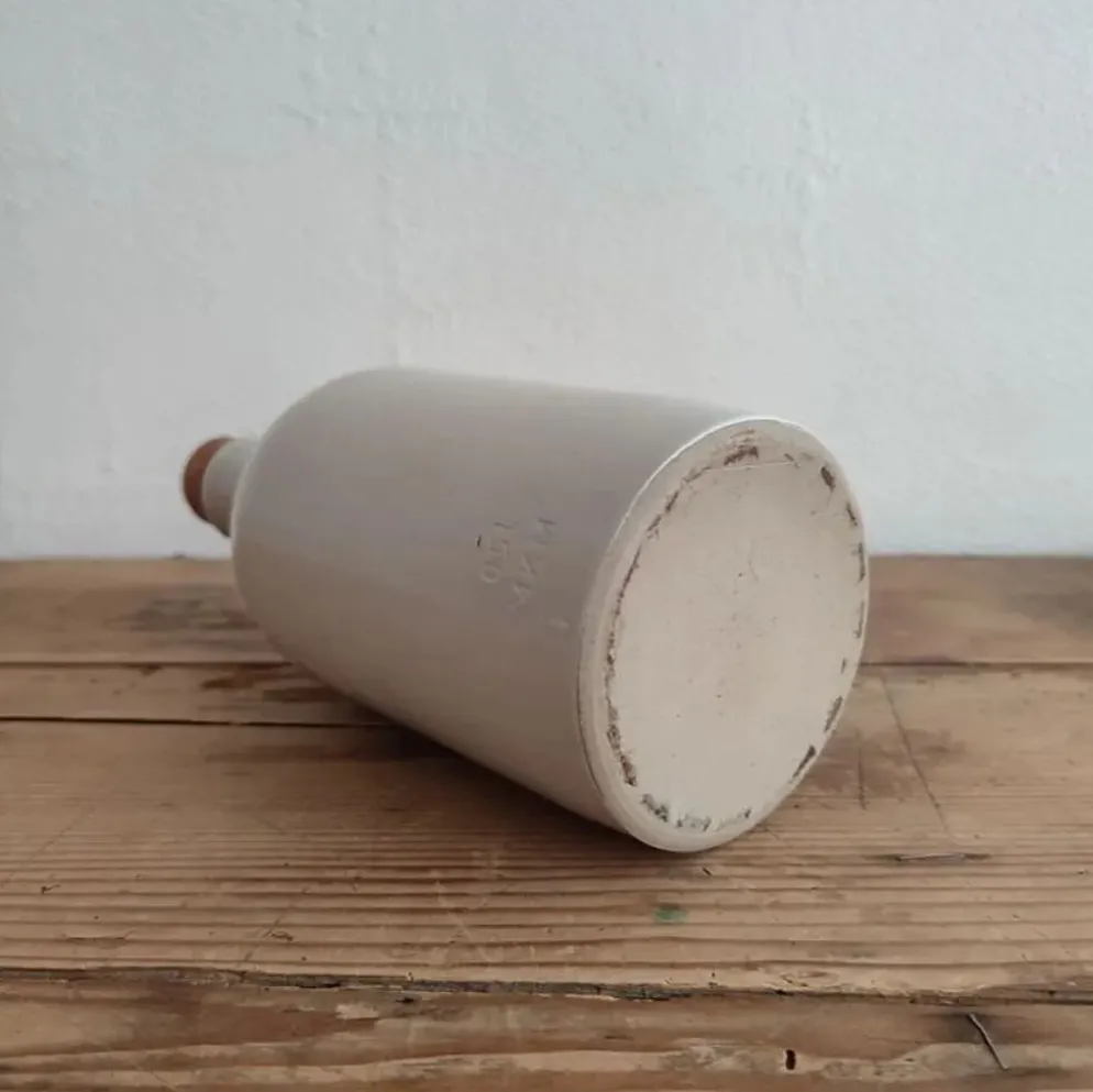 Bouteille en grès blanc