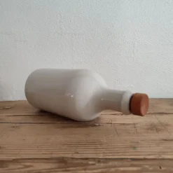 Bouteille en grès blanc