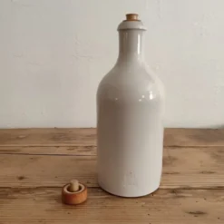 Bouteille en grès blanc