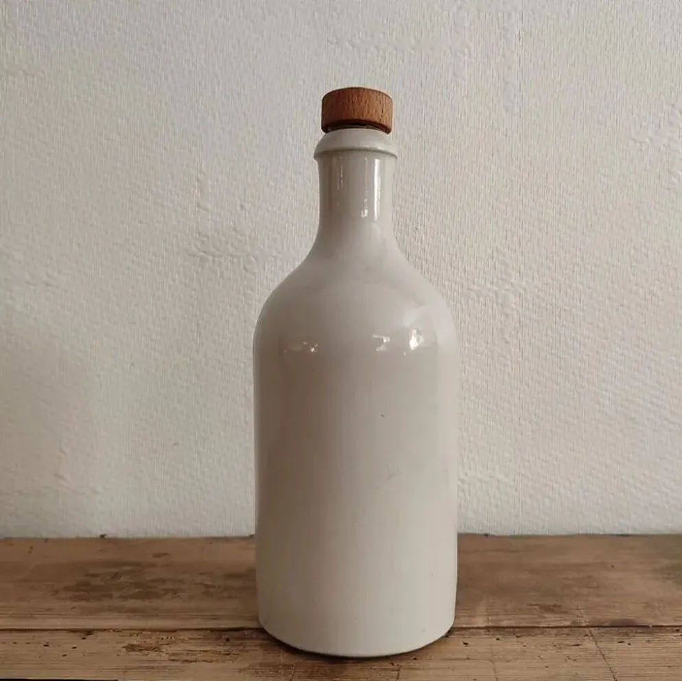 Bouteille en grès blanc