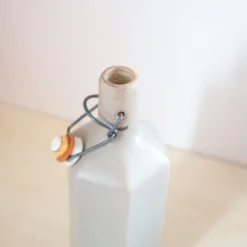 Bouteille en grès d'Alsace hexagonale gris