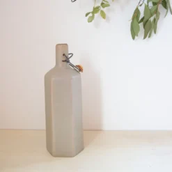Bouteille en grès d'Alsace hexagonale gris