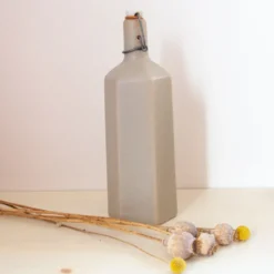 Bouteille en grès d'Alsace hexagonale gris