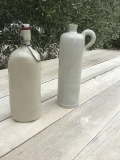 Bouteille en grès forme triangle