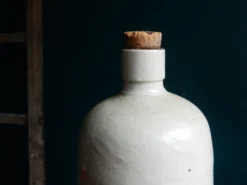 Bouteille en grès gris émaillé