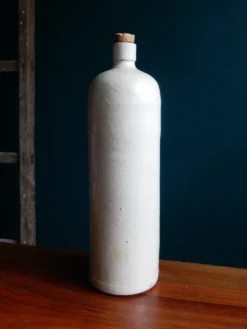 Bouteille en grès gris émaillé