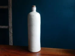 Bouteille en grès gris émaillé