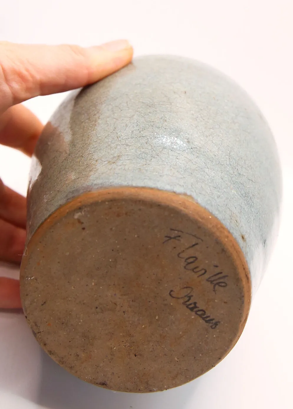 Bouteille en grès émaillé bleu, gris noir et jaune signée et made in France
