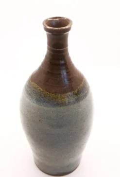 Bouteille en grès émaillé bleu, gris noir et jaune signée et made in France