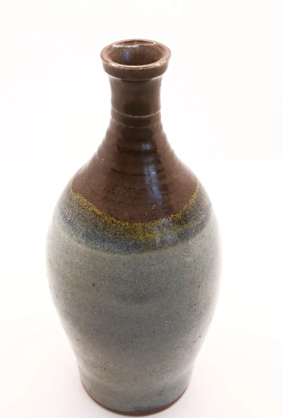 Bouteille en grès émaillé bleu, gris noir et jaune signée et made in France