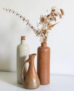 Bouteille en grès marron vintage