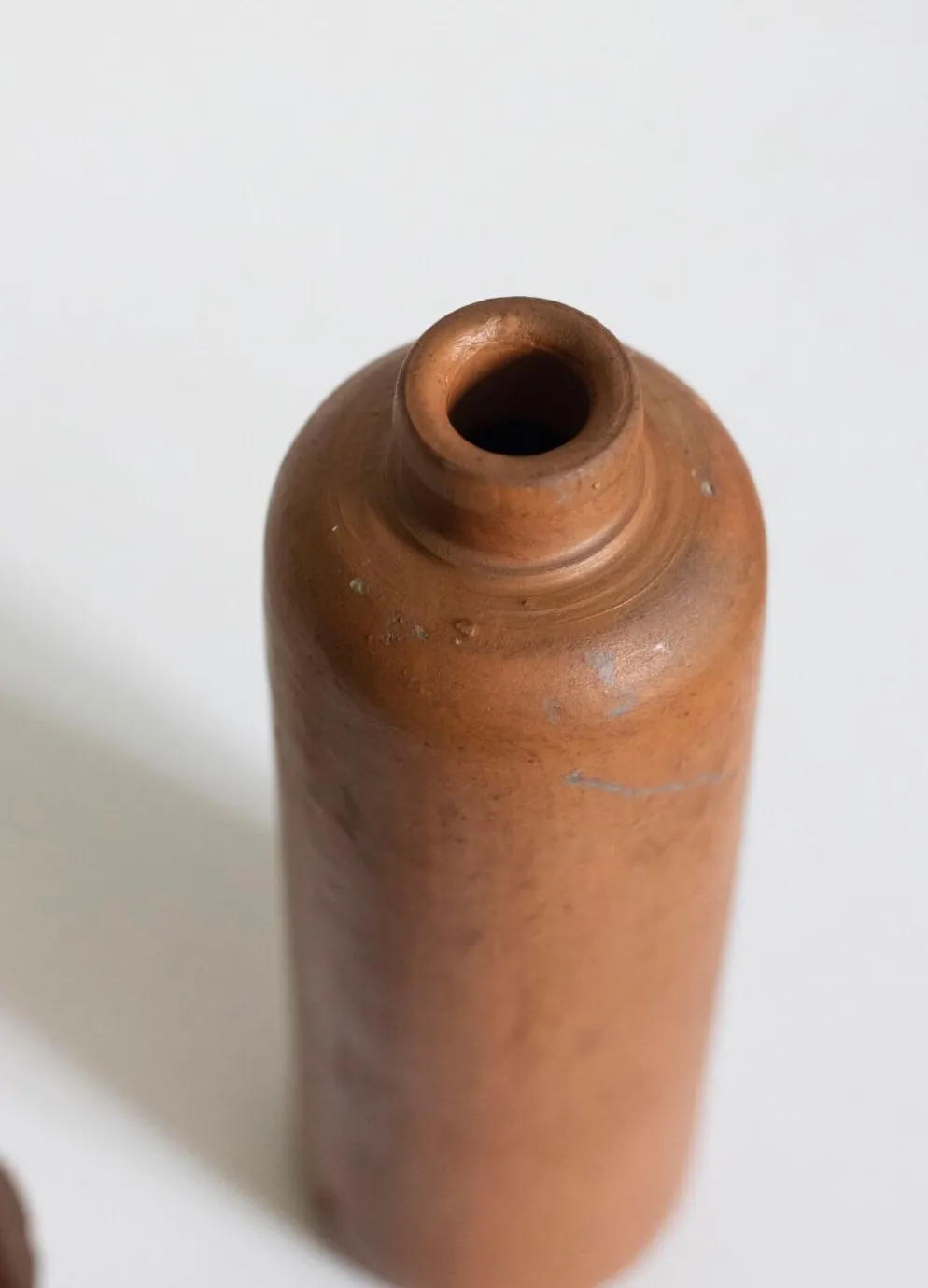 Bouteille en grès marron vintage