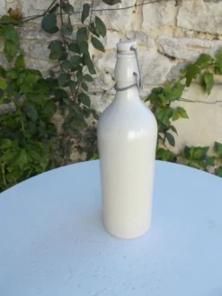 Bouteille en grès MKM