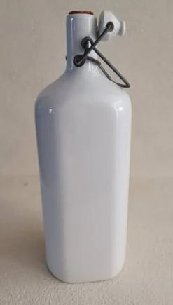 Bouteille en grés à pans coupés