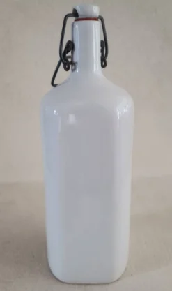 Bouteille en grés à pans coupés
