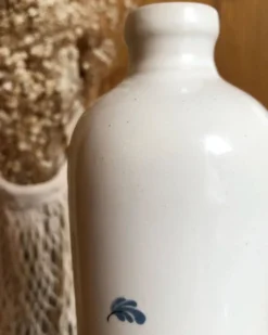 Bouteille en grès peinte