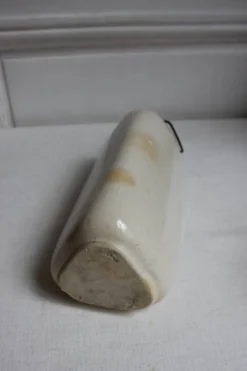Bouteille en grès triangulaire
