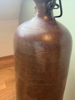 Bouteille en grès vernissé vintage 2106221
