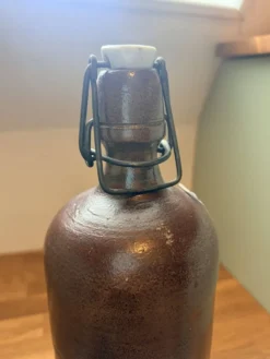 Bouteille en grès vernissé vintage 2106221