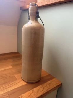Bouteille en grès vernissé vintage 2106246