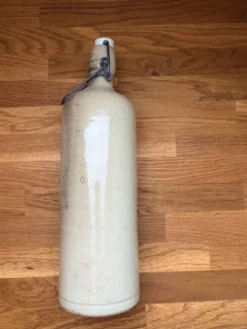Bouteille en grès vernissé vintage 2106246