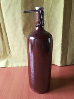 Bouteille en grès vintage