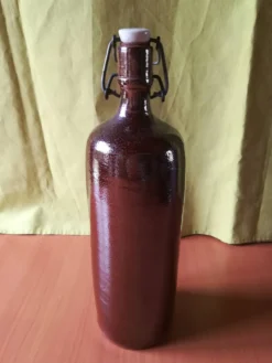 Bouteille en grès vintage