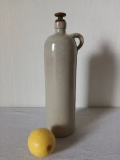 Bouteille en grès vintage