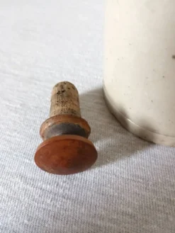 Bouteille en grès vintage