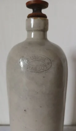 Bouteille en grès vintage