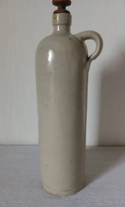 Bouteille en grès vintage