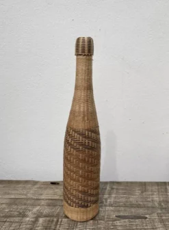 Bouteille en rotin osier tressée 70s