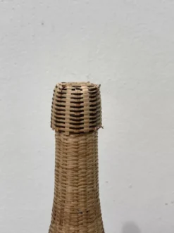 Bouteille en rotin osier tressée 70s