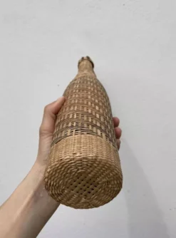Bouteille en rotin osier tressée 70s