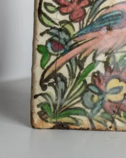 Bouteille en terre cuite multicolore de la dynastie Qajar en Iran, 19e siècle – Peinte à la main, pièce décorative unique
