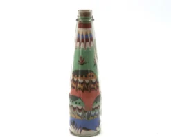 Bouteille en verre avec du sable coloré, Amérique du Sud années 70