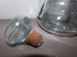 Bouteille en verre avec son bouchon
