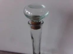 Bouteille en verre avec son bouchon