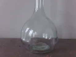 Bouteille en verre avec son bouchon