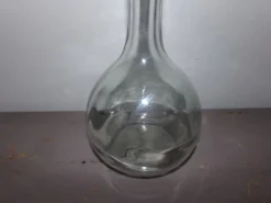Bouteille en verre avec son bouchon