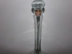 Bouteille en verre avec son bouchon
