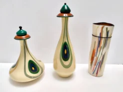 Bouteille en verre beige soufflée à la main, Italie