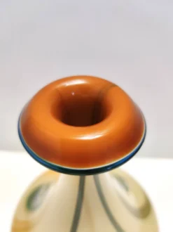 Bouteille en verre beige soufflée à la main, Italie