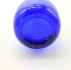 Bouteille en verre bleu cobalt